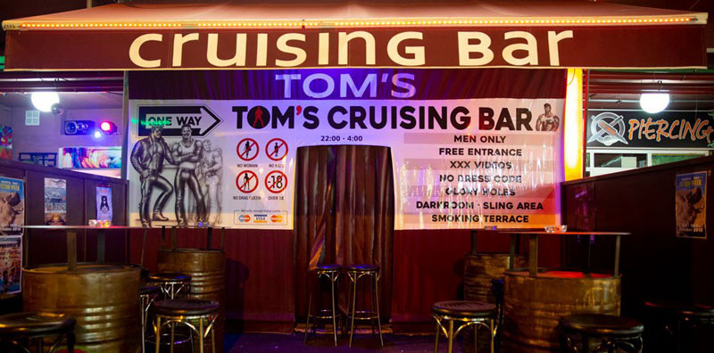 TOM’s Cruising Bar