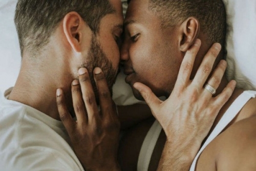 Поцелуи и римминг являются ключевыми факторами в распространении гонореи у геев