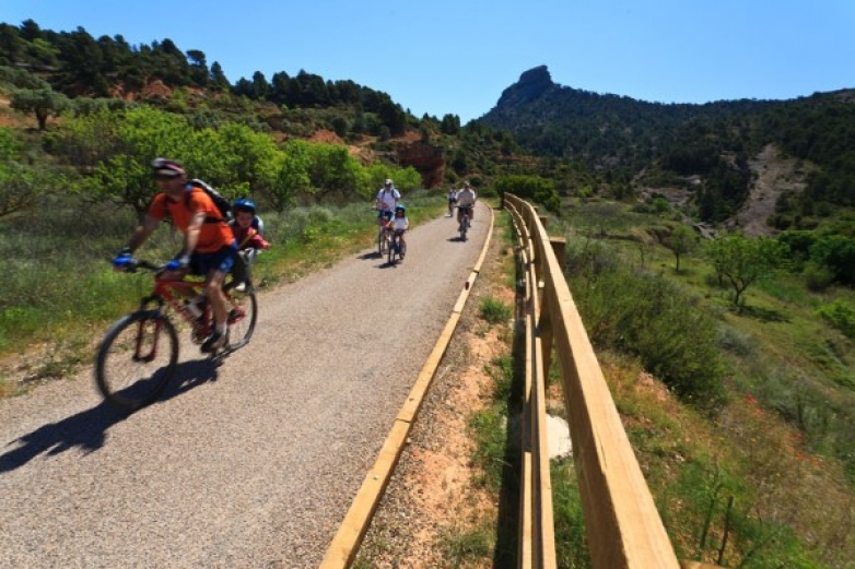Гей велотур через пышные пейзажи Каталонии.